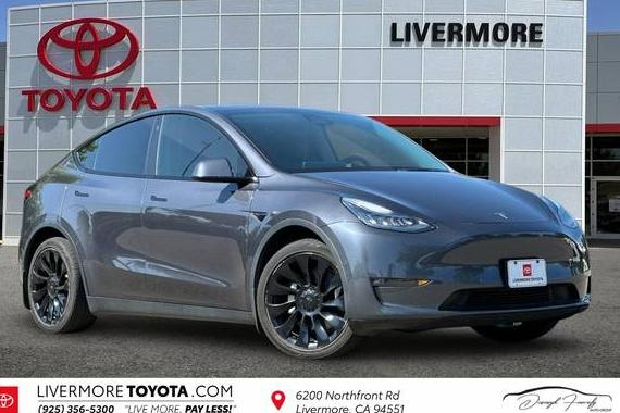 TESLA MODEL Y 2021 5YJYGDED2MF177030 image